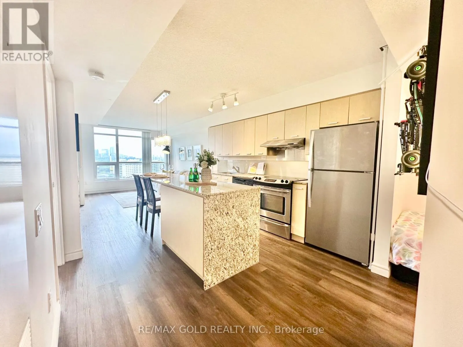 1210 - 29 SINGER COURT