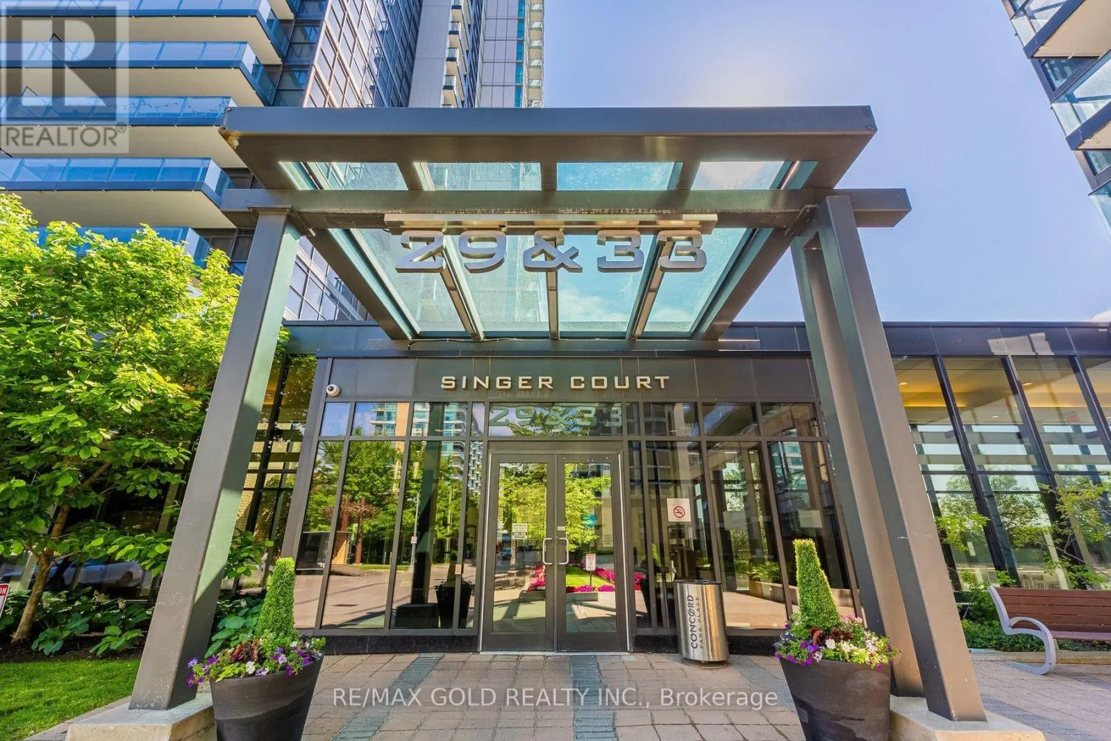1210 - 29 SINGER COURT