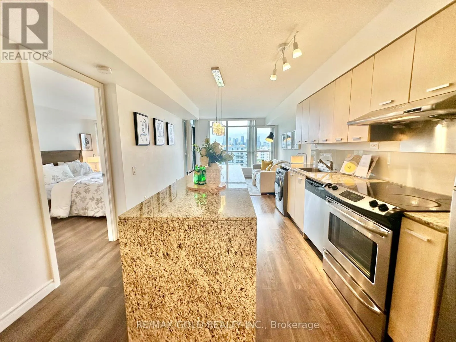 1210 - 29 SINGER COURT