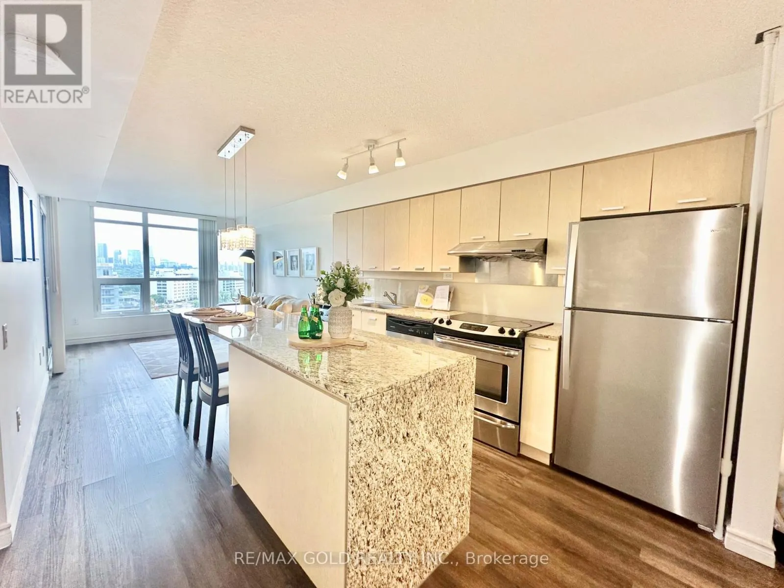 1210 - 29 SINGER COURT