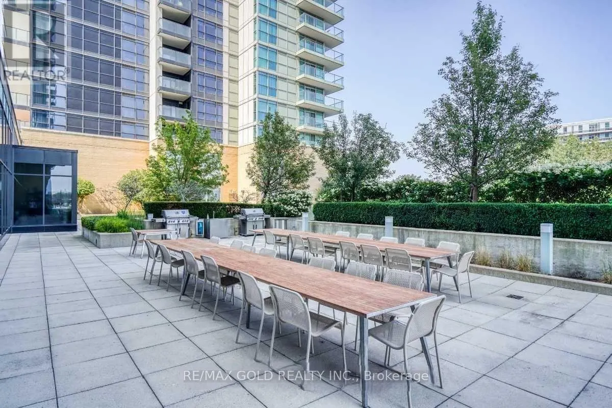 1210 - 29 SINGER COURT