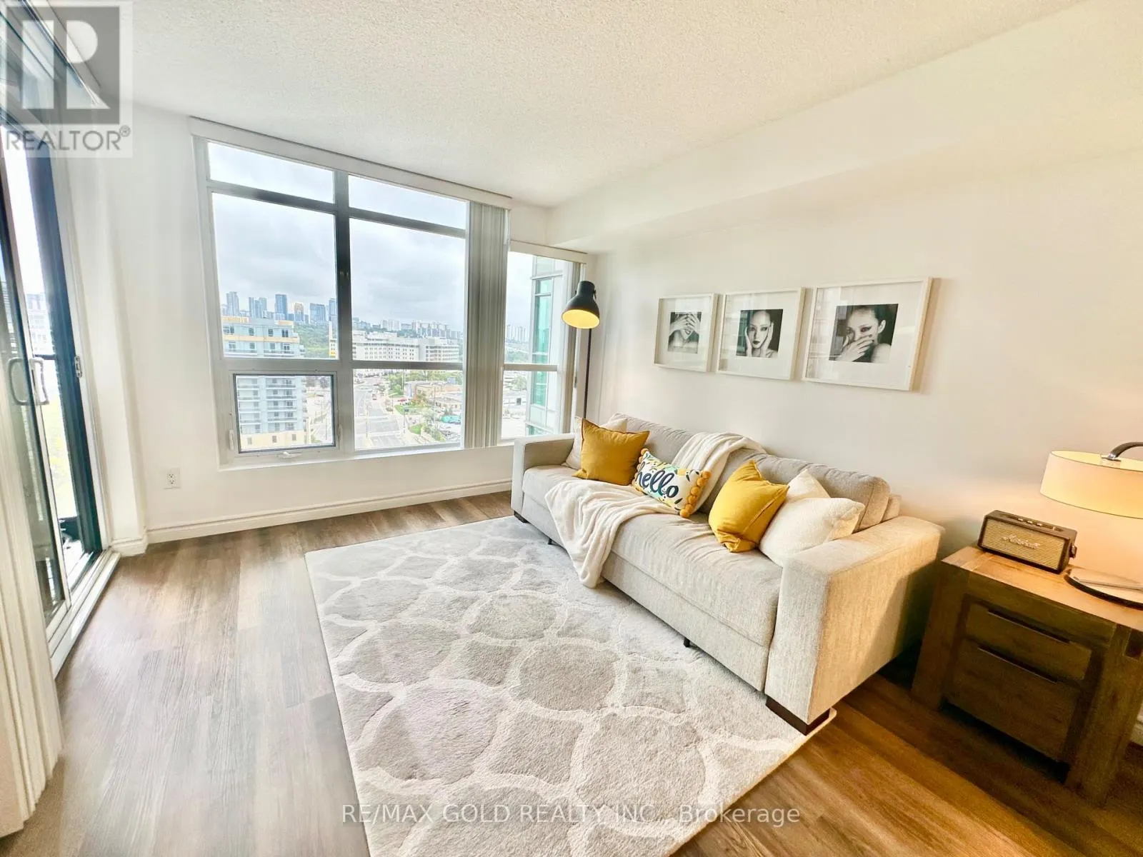 1210 - 29 SINGER COURT