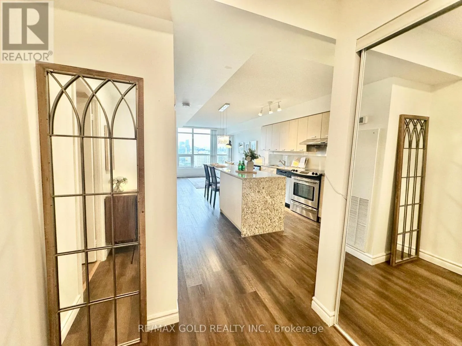 1210 - 29 SINGER COURT