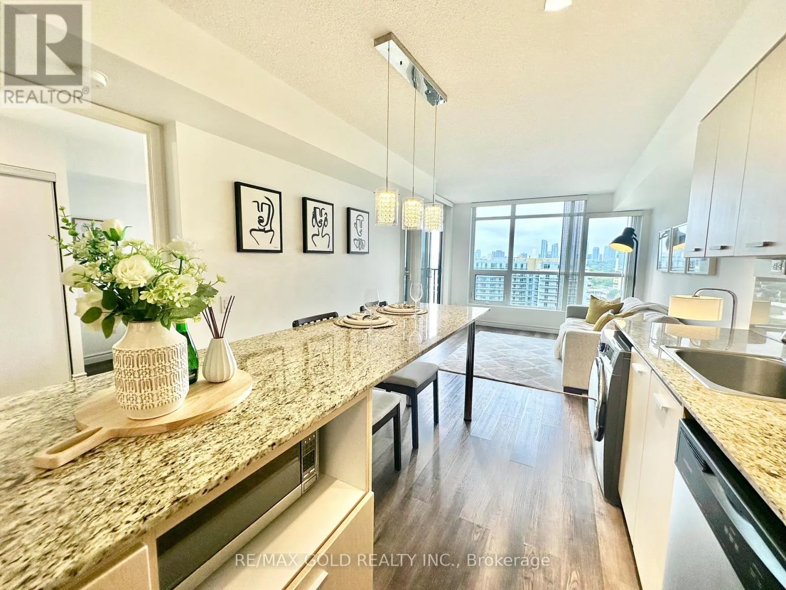 1210 - 29 SINGER COURT