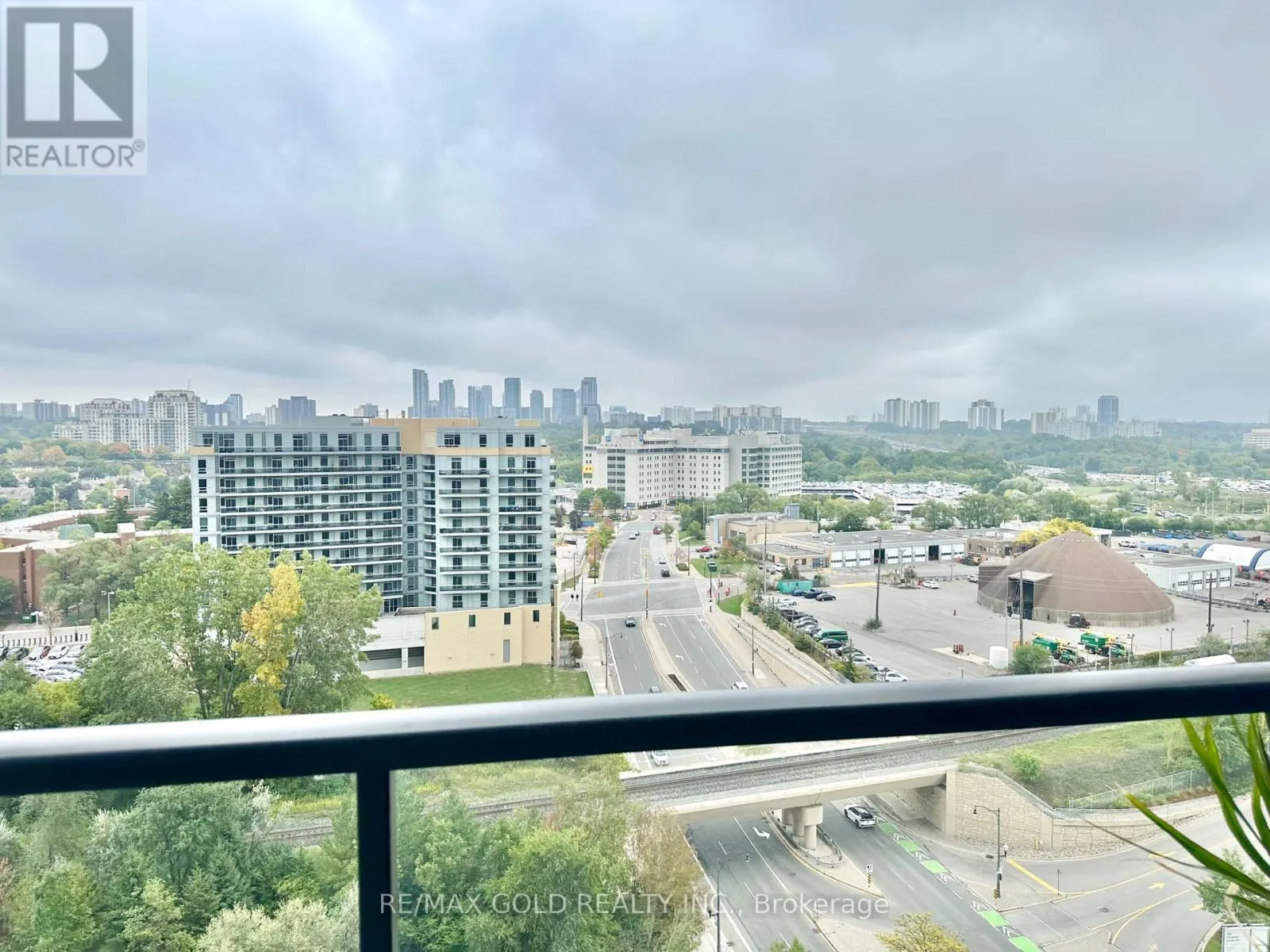 1210 - 29 SINGER COURT