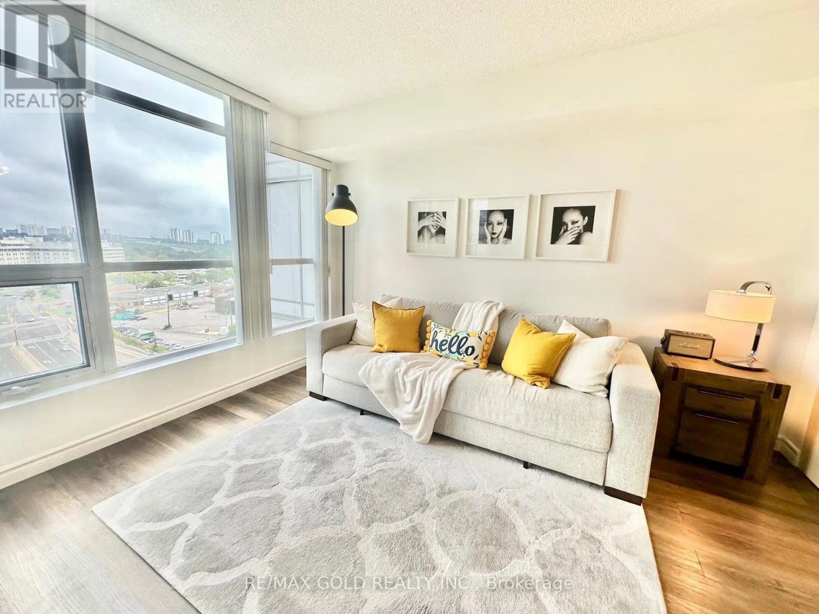 1210 - 29 SINGER COURT