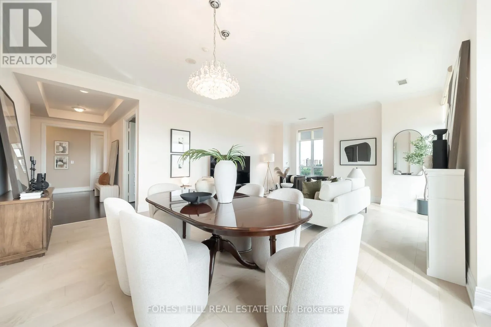 PH1900 - 20 BLOORVIEW PLACE