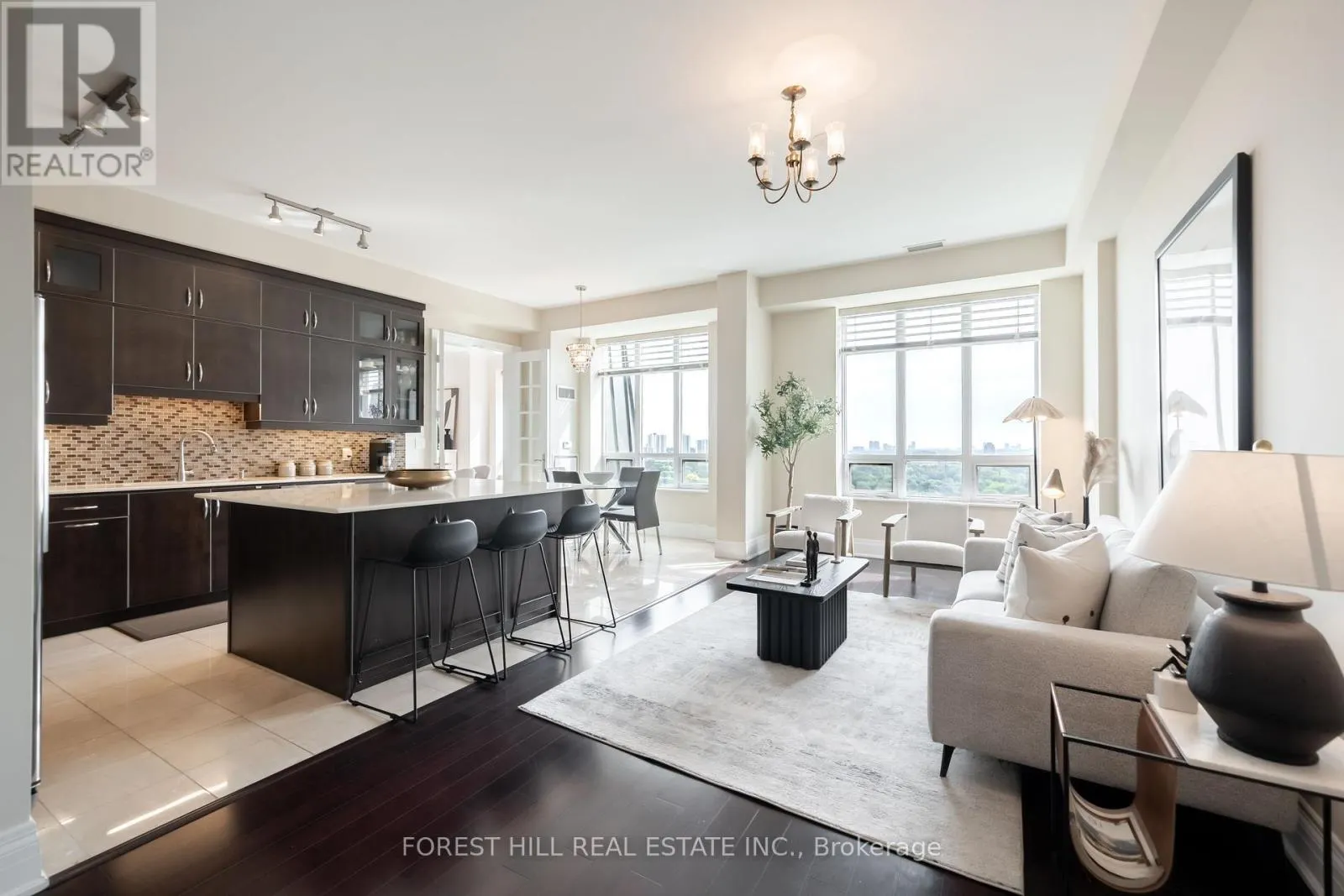 PH1900 - 20 BLOORVIEW PLACE