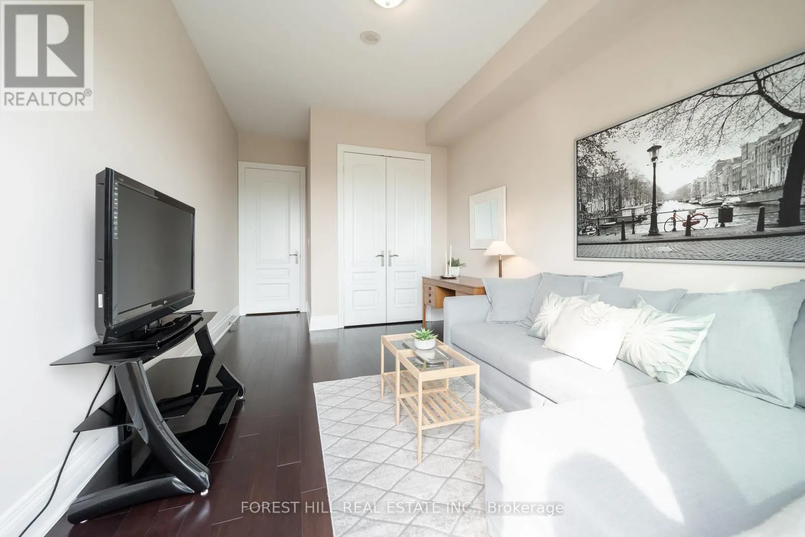 PH1900 - 20 BLOORVIEW PLACE