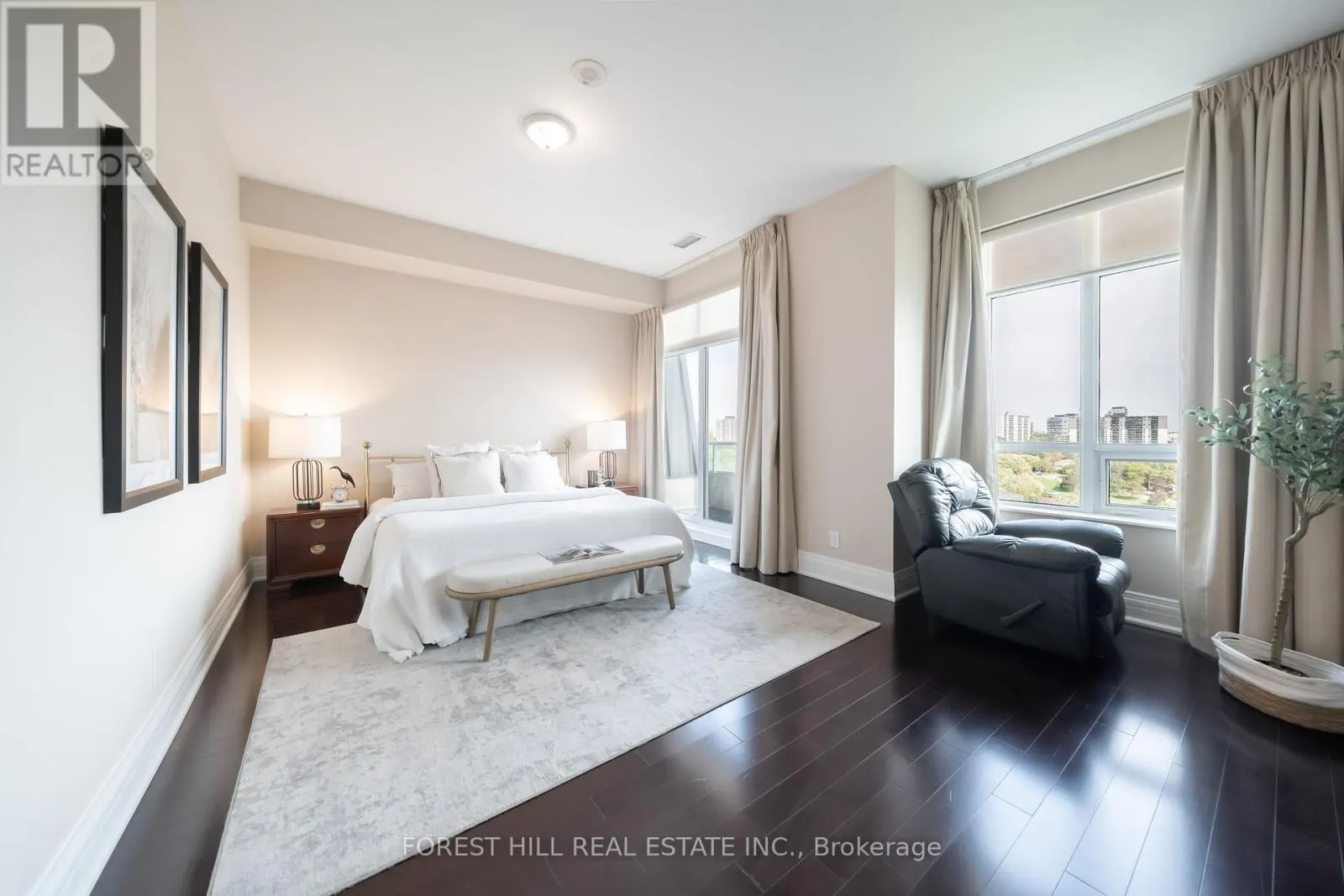PH1900 - 20 BLOORVIEW PLACE