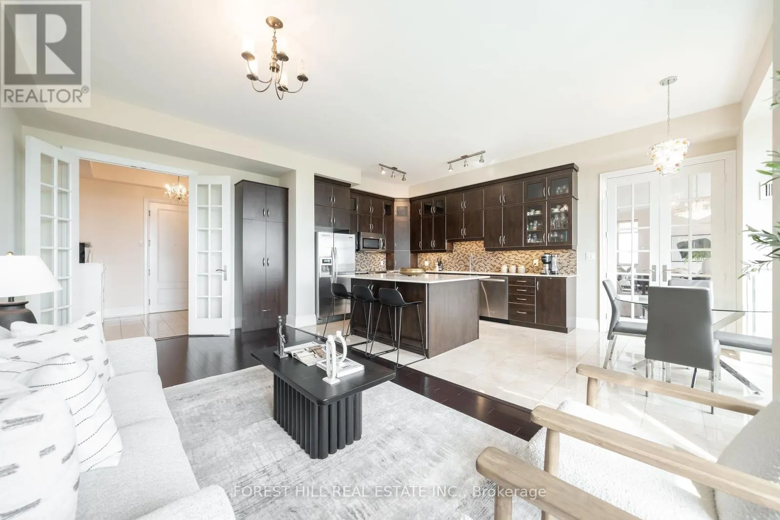 PH1900 - 20 BLOORVIEW PLACE