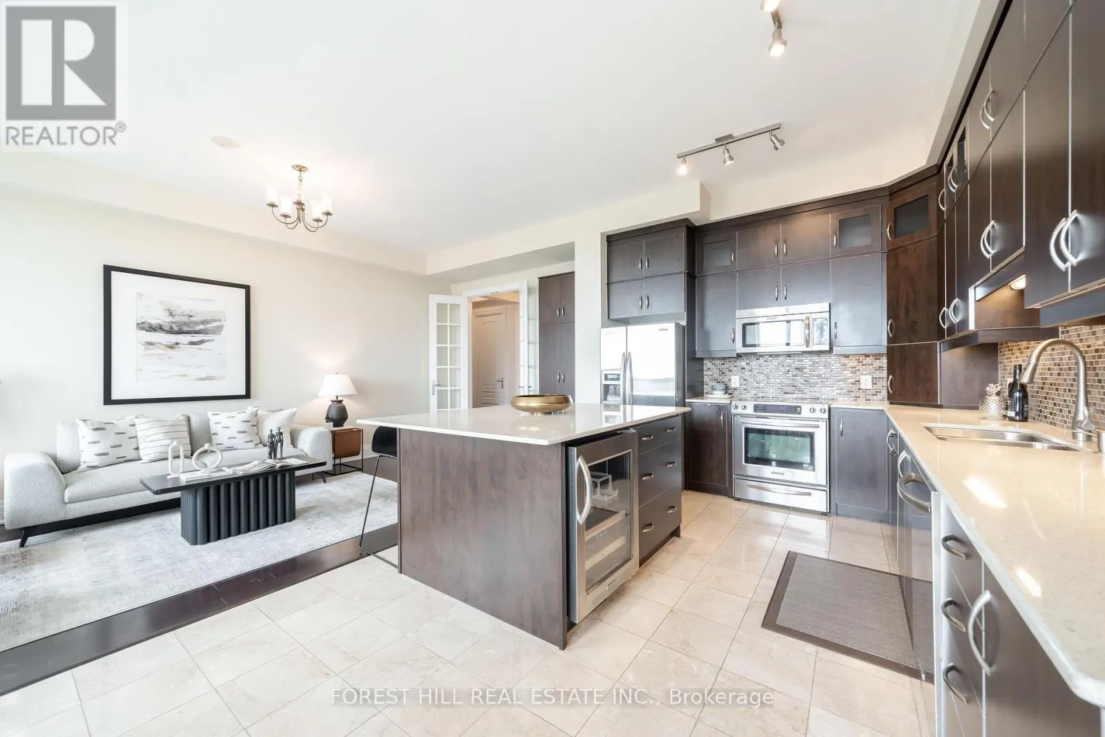 PH1900 - 20 BLOORVIEW PLACE