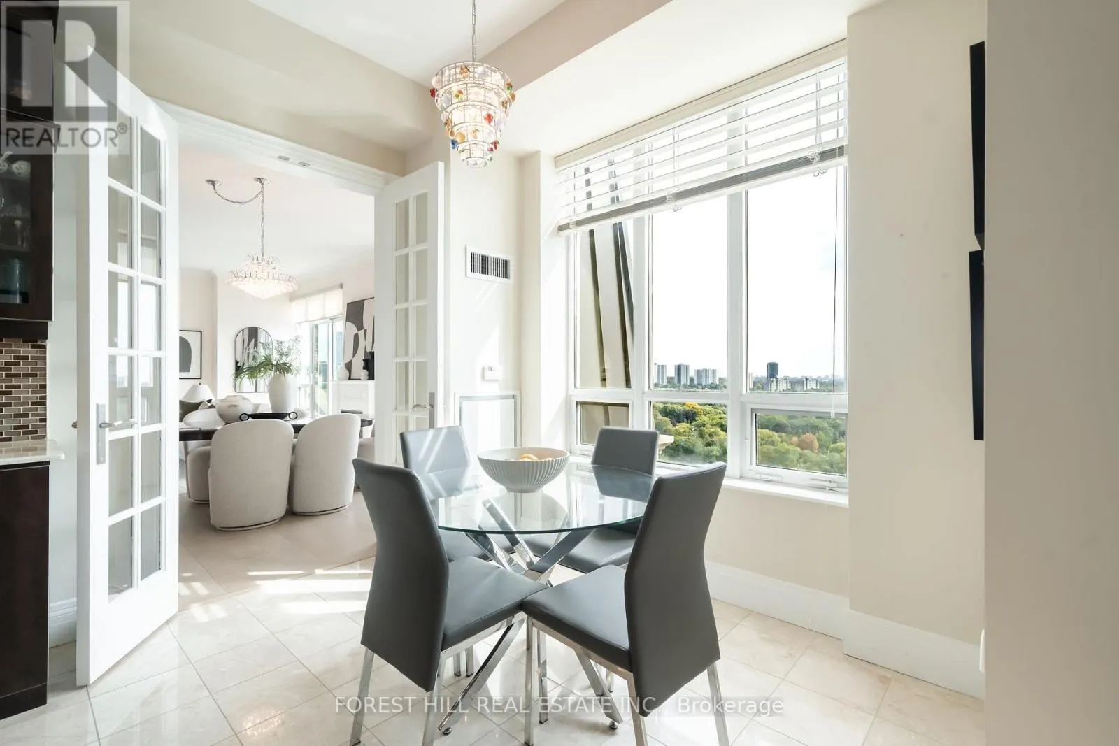 PH1900 - 20 BLOORVIEW PLACE