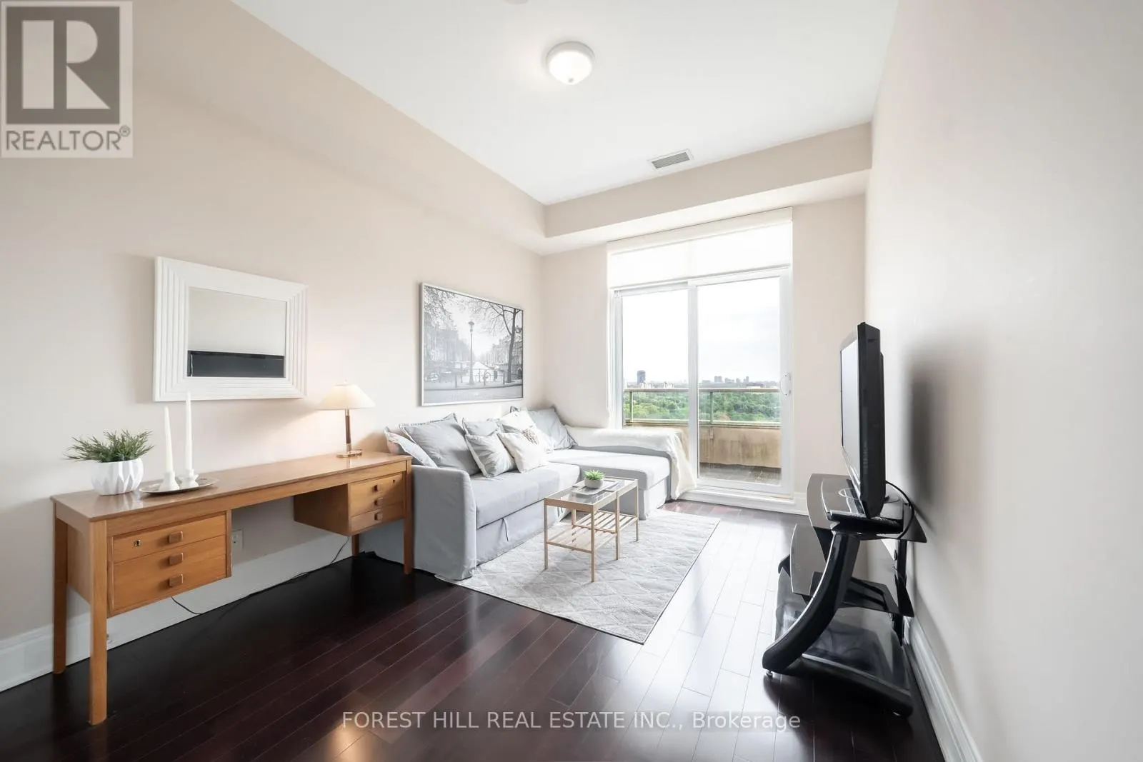 PH1900 - 20 BLOORVIEW PLACE