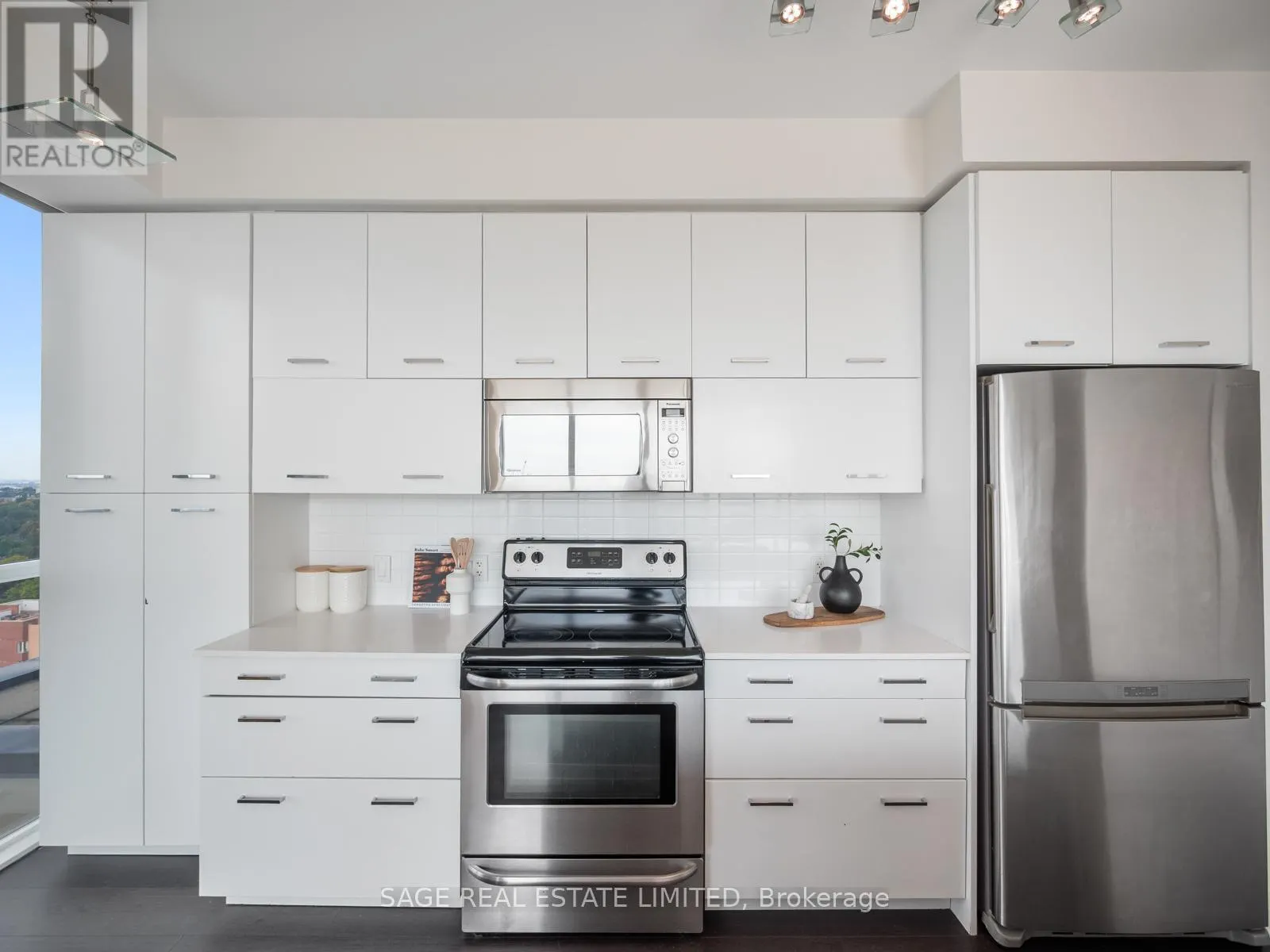 1708 - 530 ST CLAIR AVENUE W