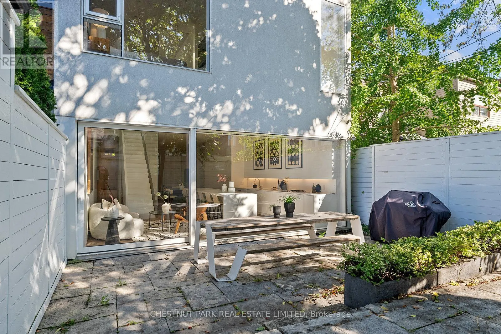 82 ROBERT STREET