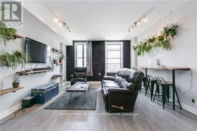 398 KING STREET E