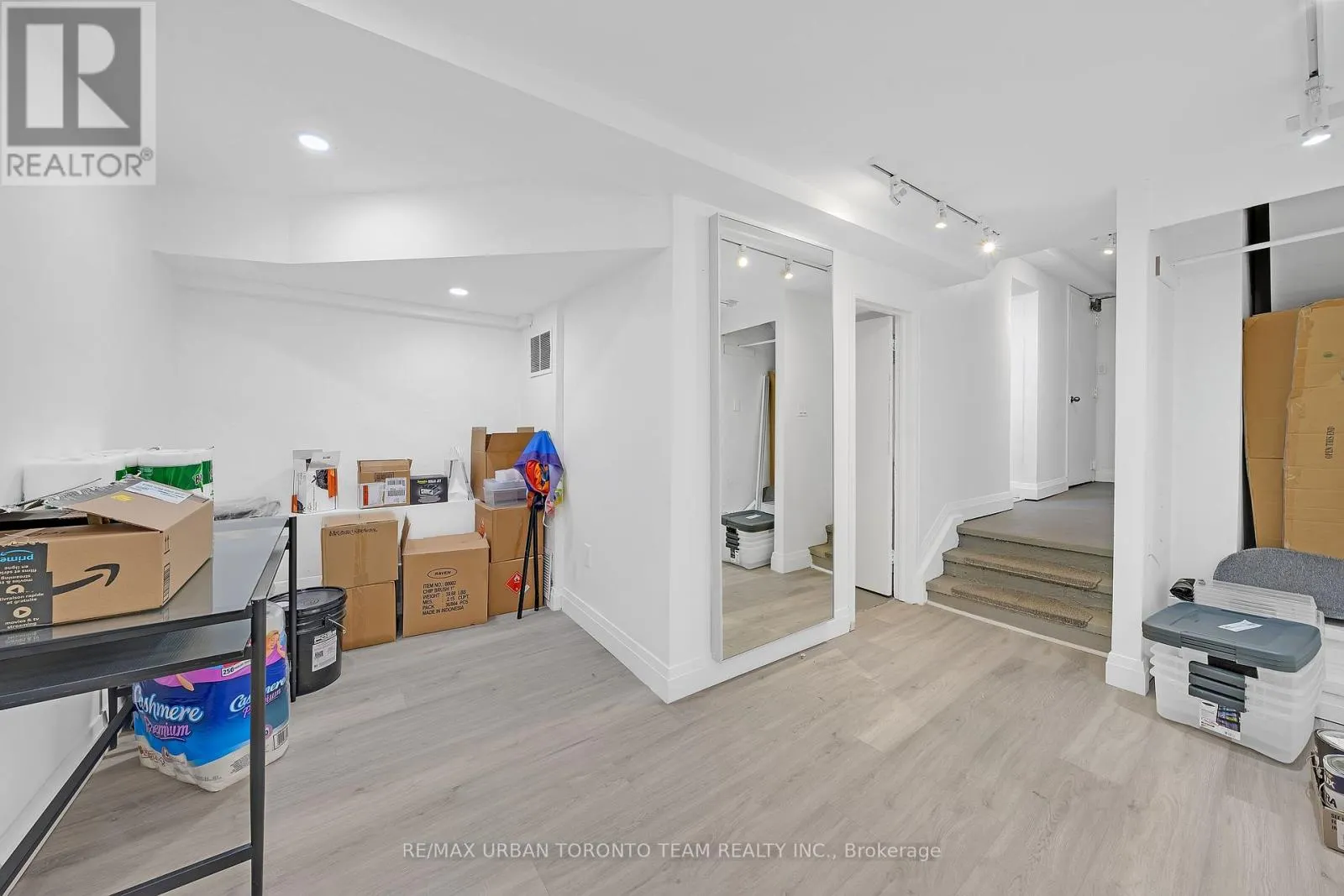 398 KING STREET E
