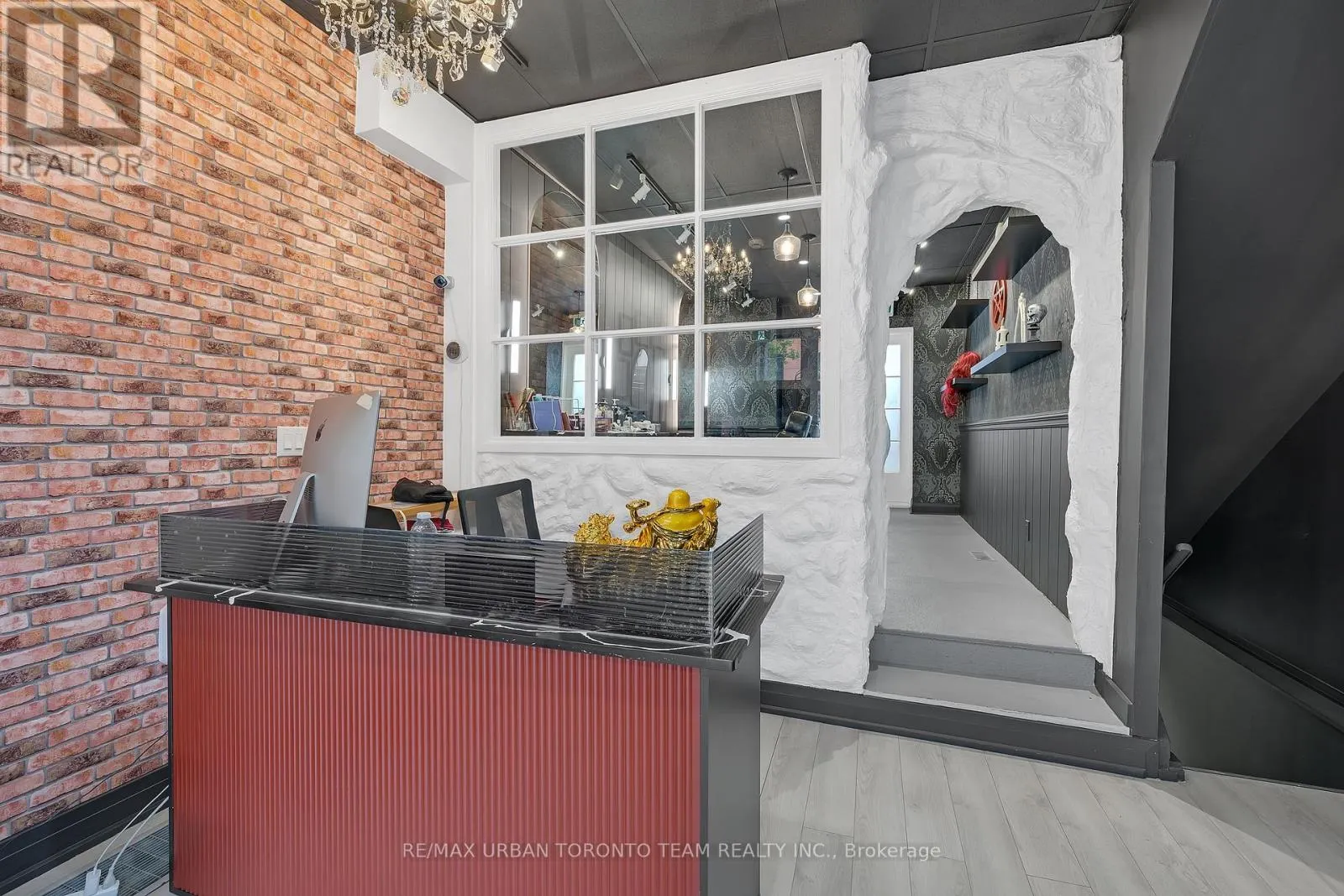 398 KING STREET E