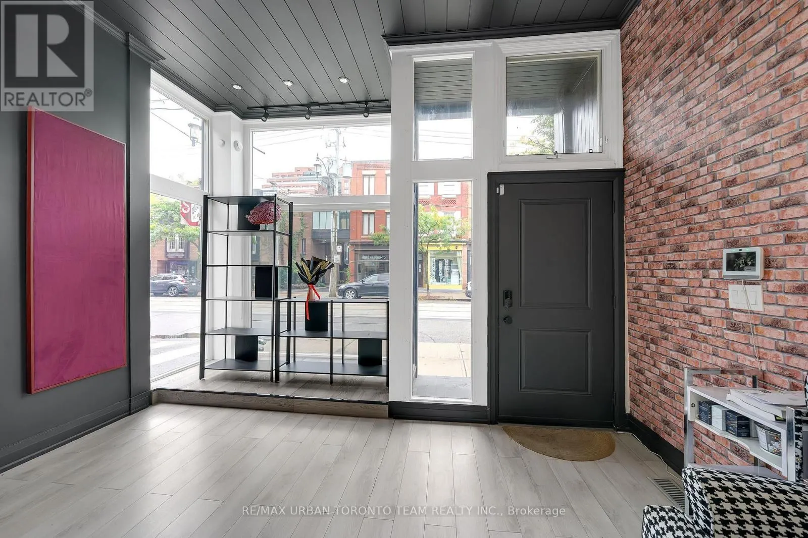 398 KING STREET E