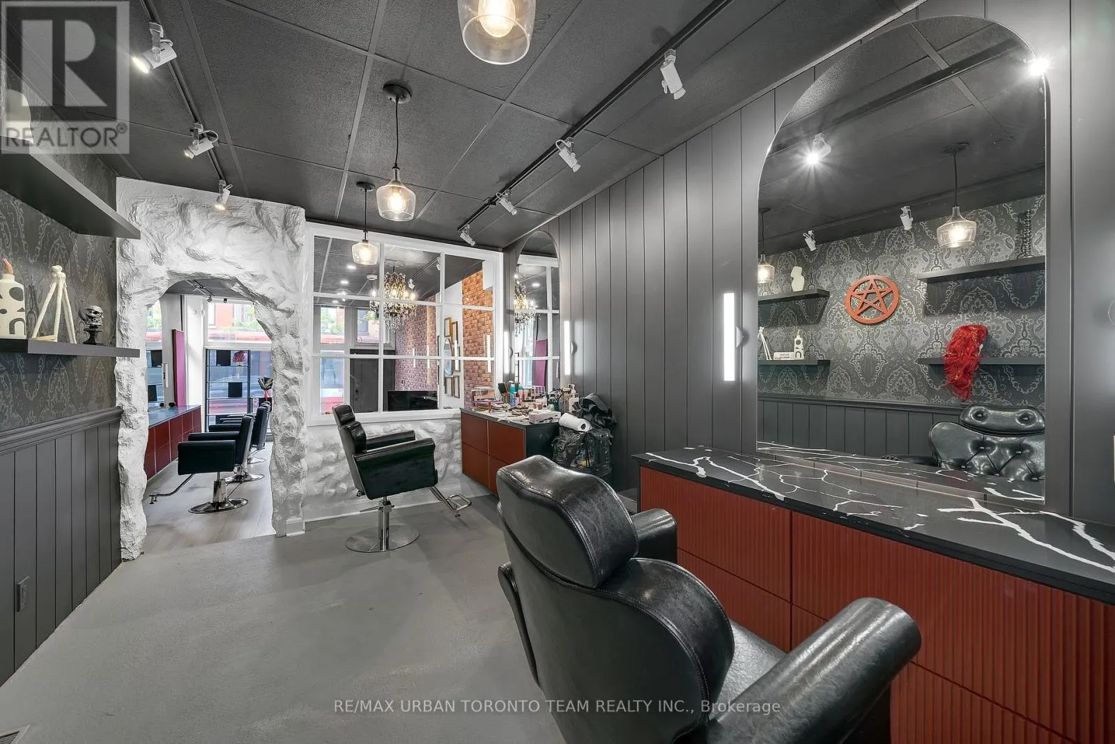 398 KING STREET E