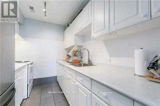 398 KING STREET E