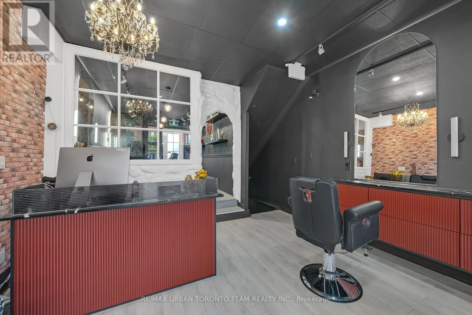 398 KING STREET E