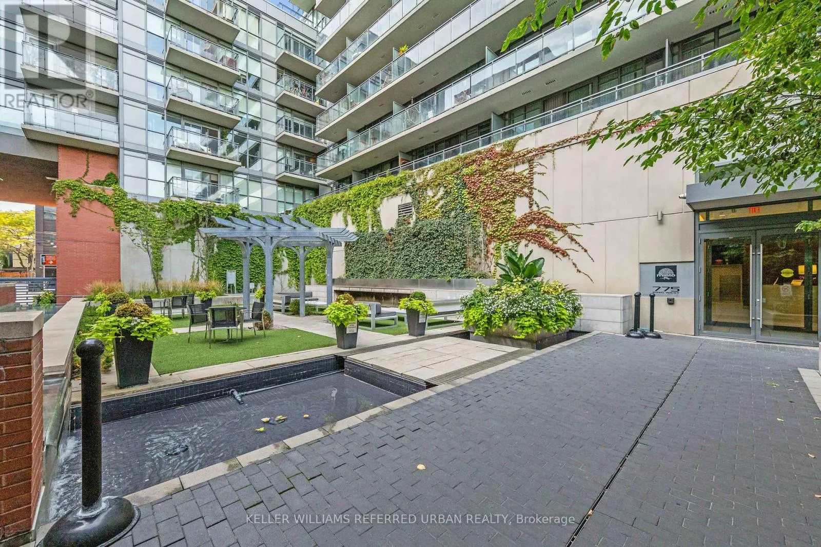 811 - 775 KING STREET W