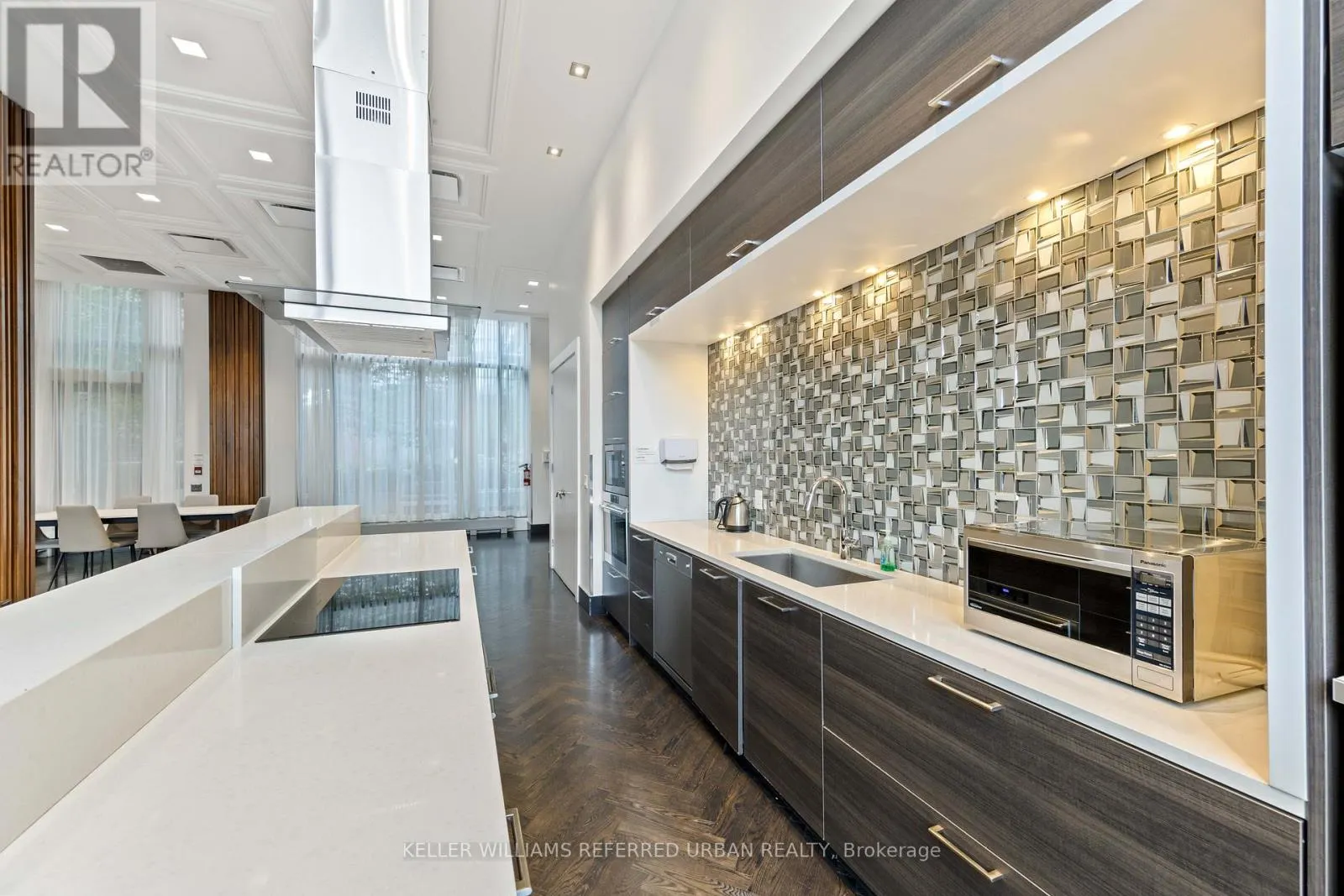 811 - 775 KING STREET W