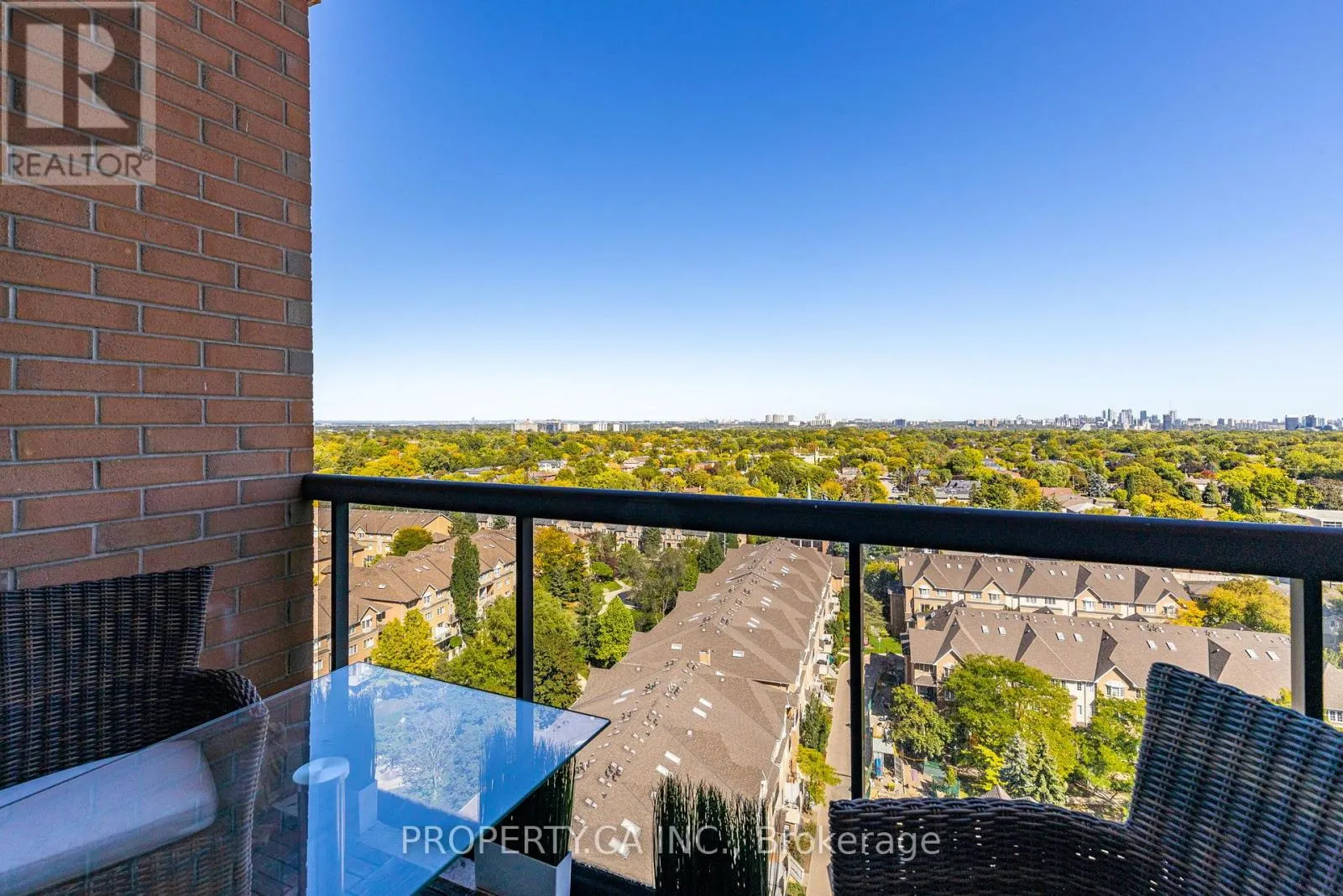 1605 - 880 GRANDVIEW WAY