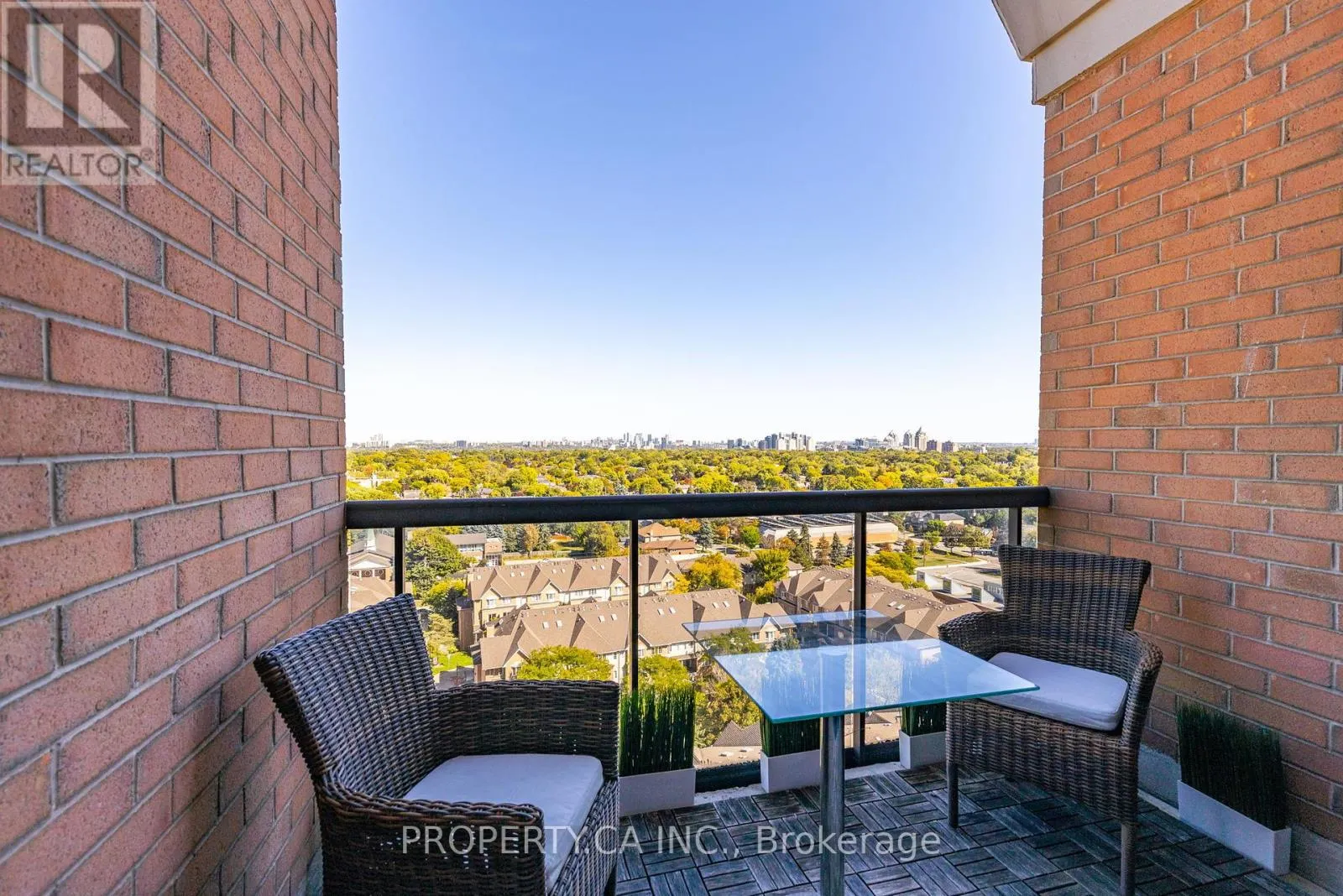 1605 - 880 GRANDVIEW WAY