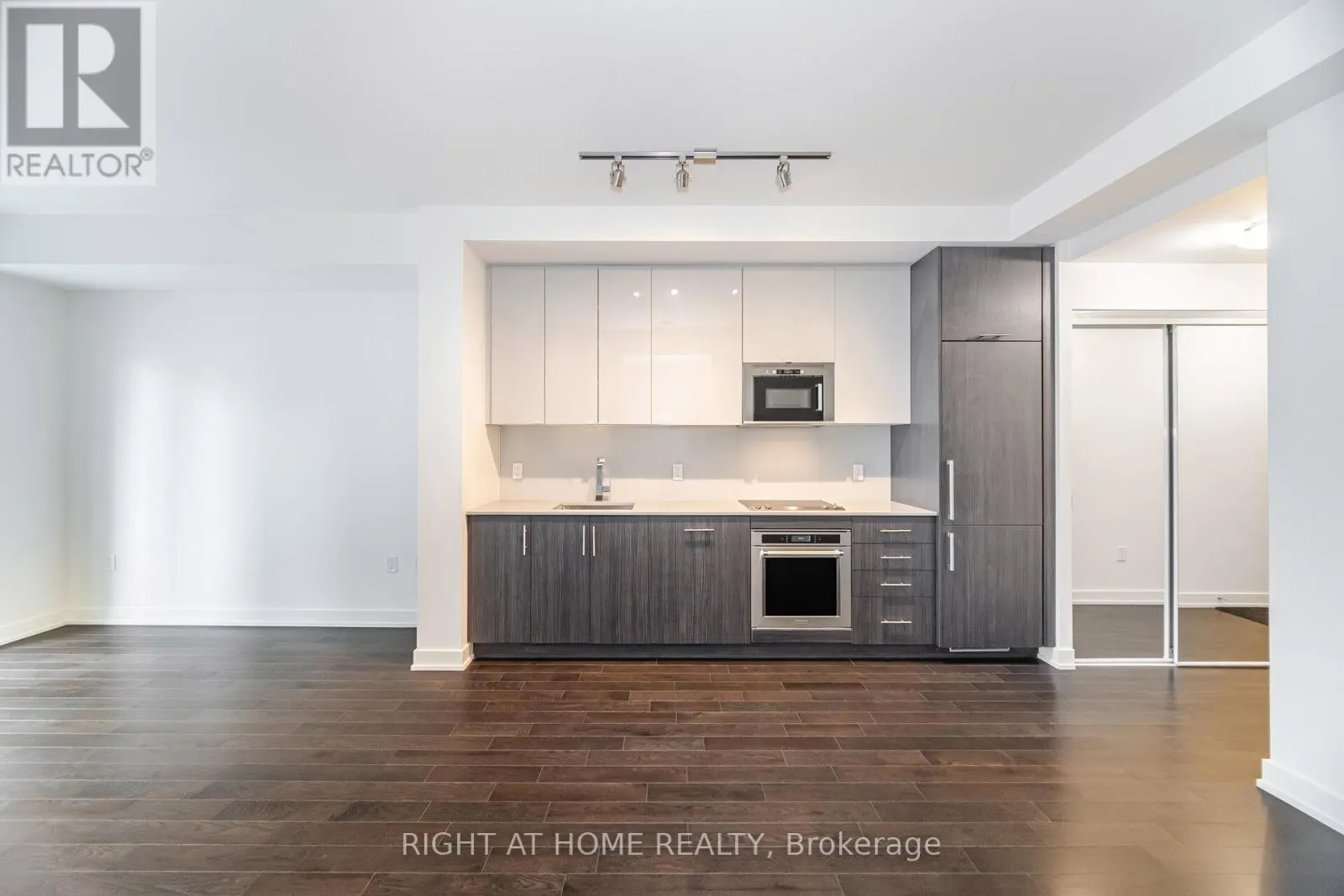 2301 - 330 RICHMOND STREET W