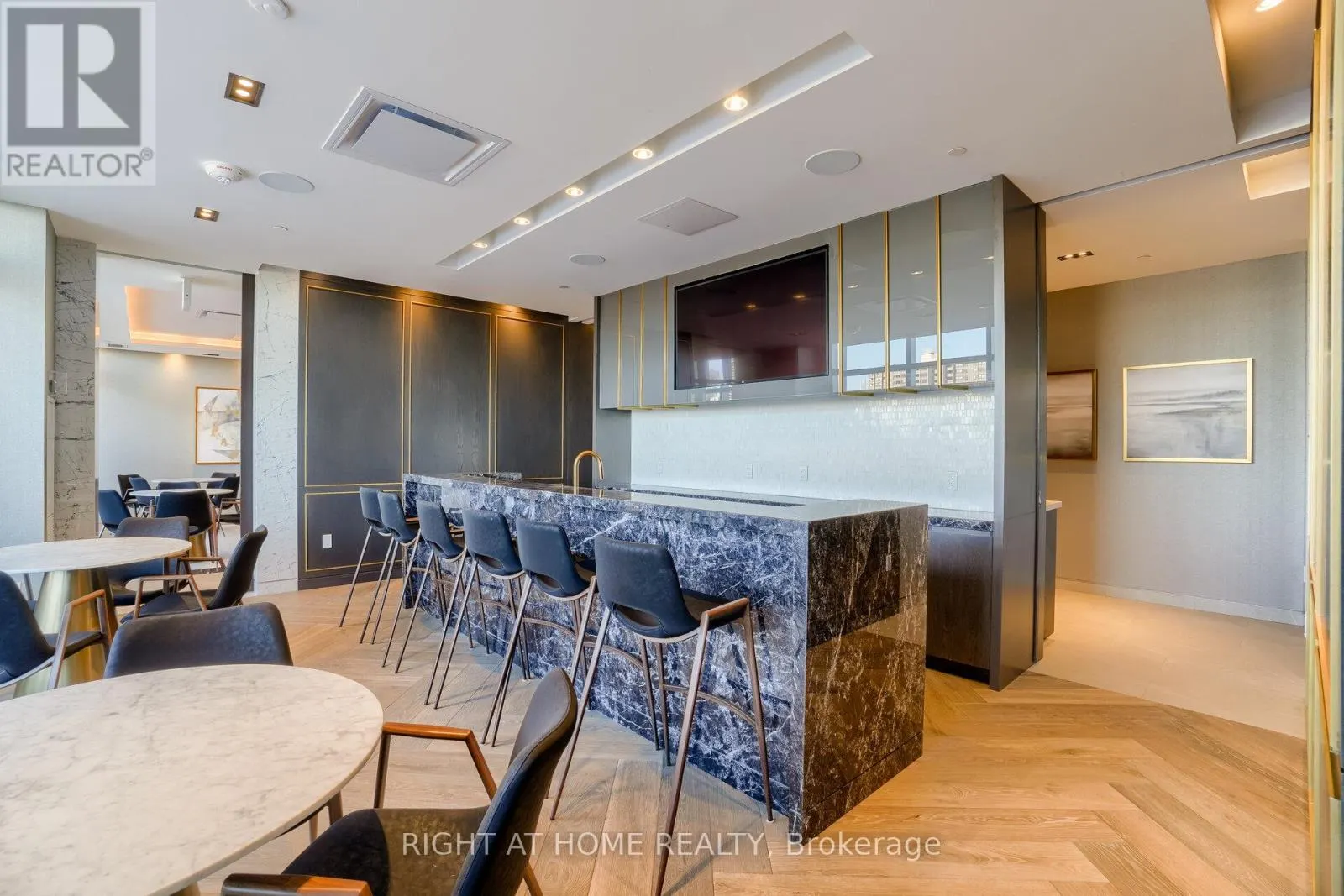 2301 - 330 RICHMOND STREET W