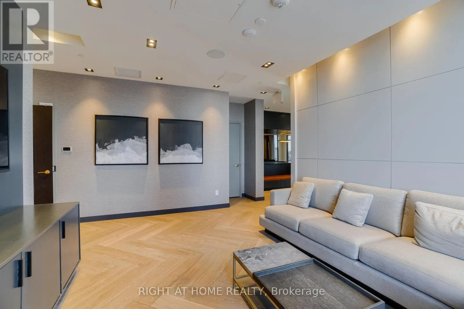 2301 - 330 RICHMOND STREET W