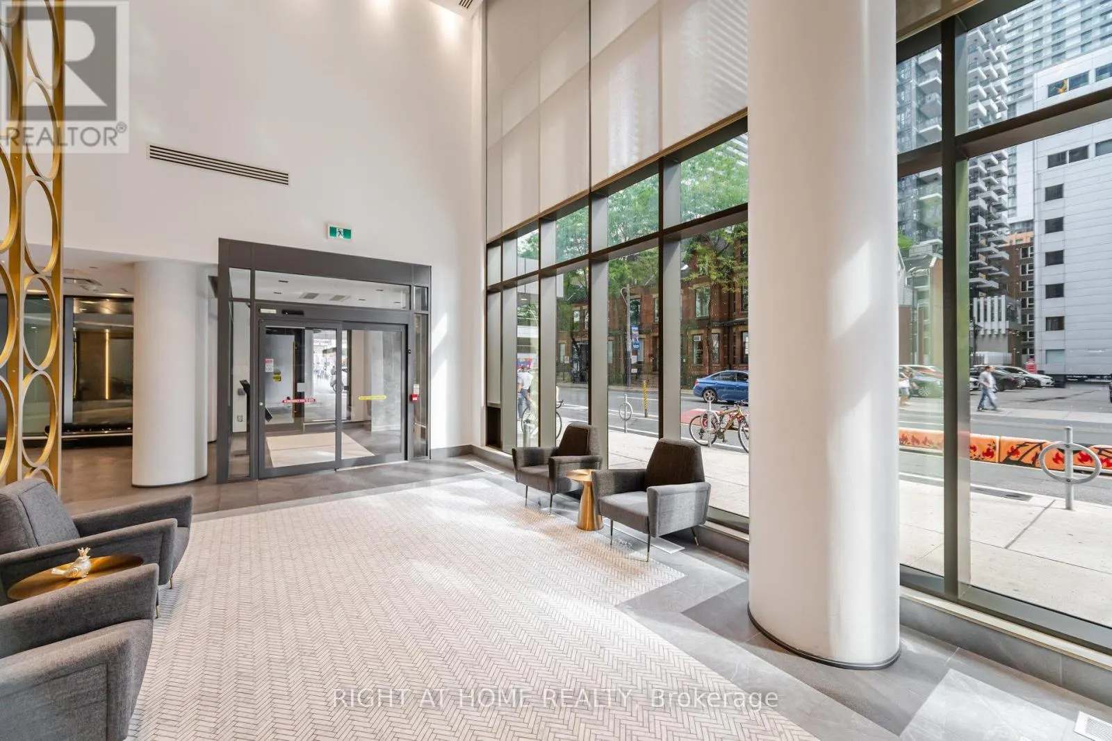 2301 - 330 RICHMOND STREET W