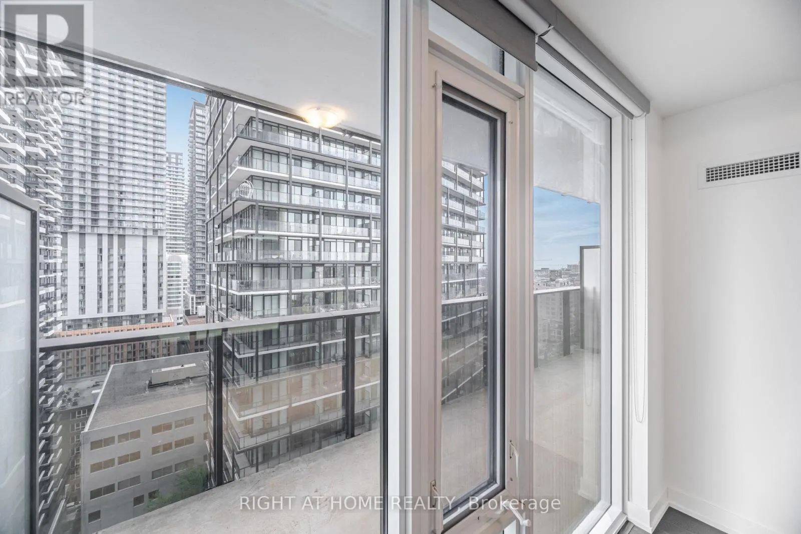 2301 - 330 RICHMOND STREET W