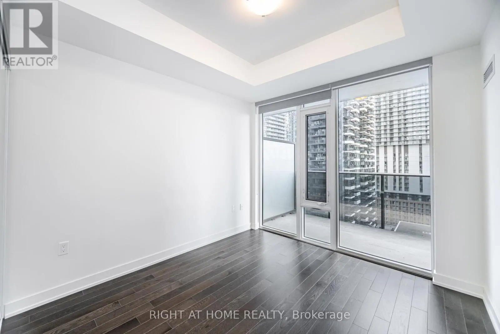 2301 - 330 RICHMOND STREET W