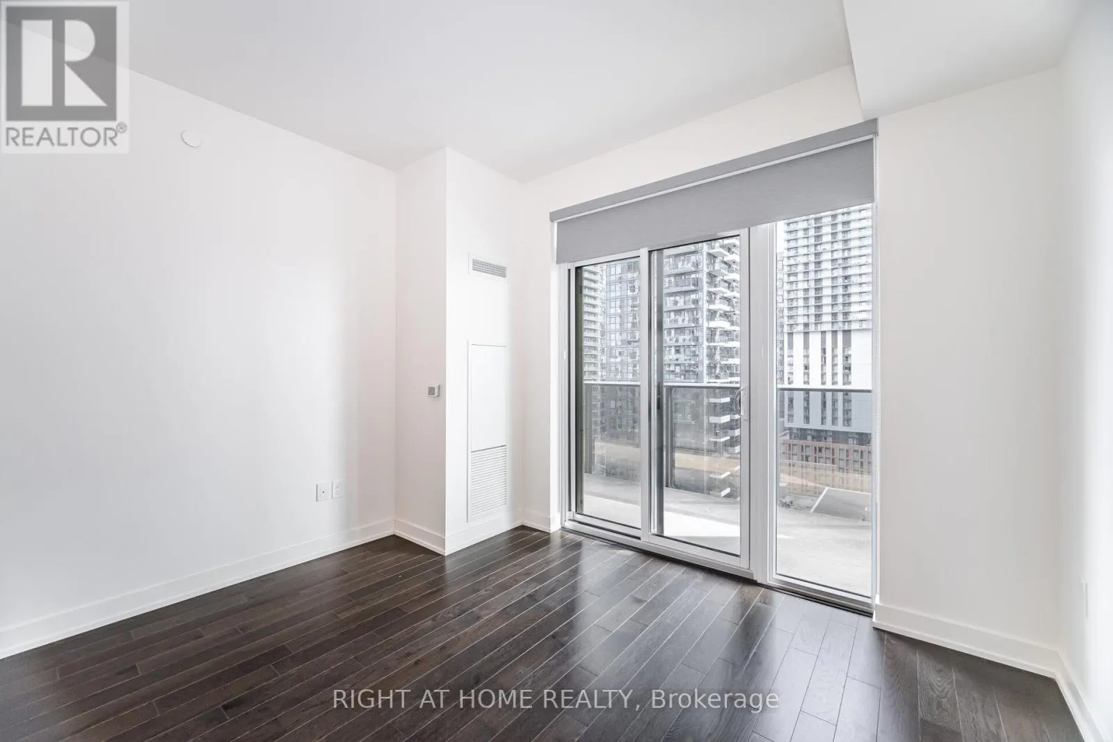 2301 - 330 RICHMOND STREET W