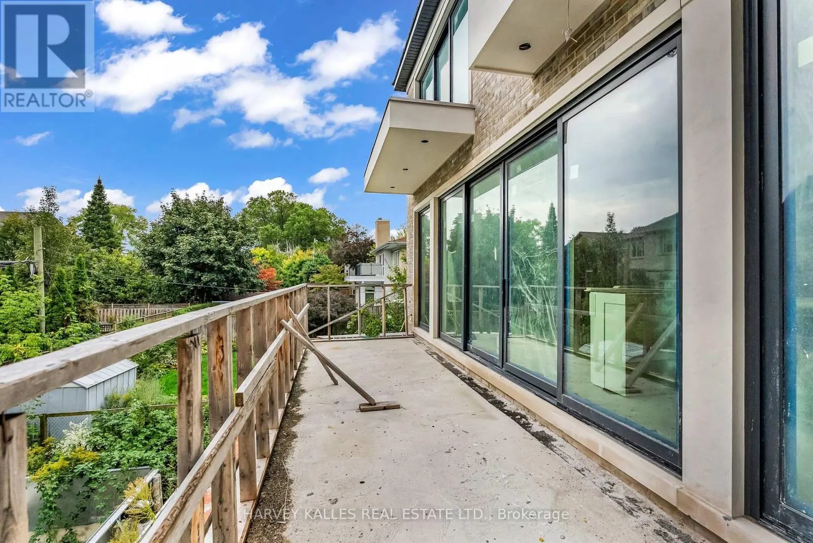541 DELORAINE AVENUE