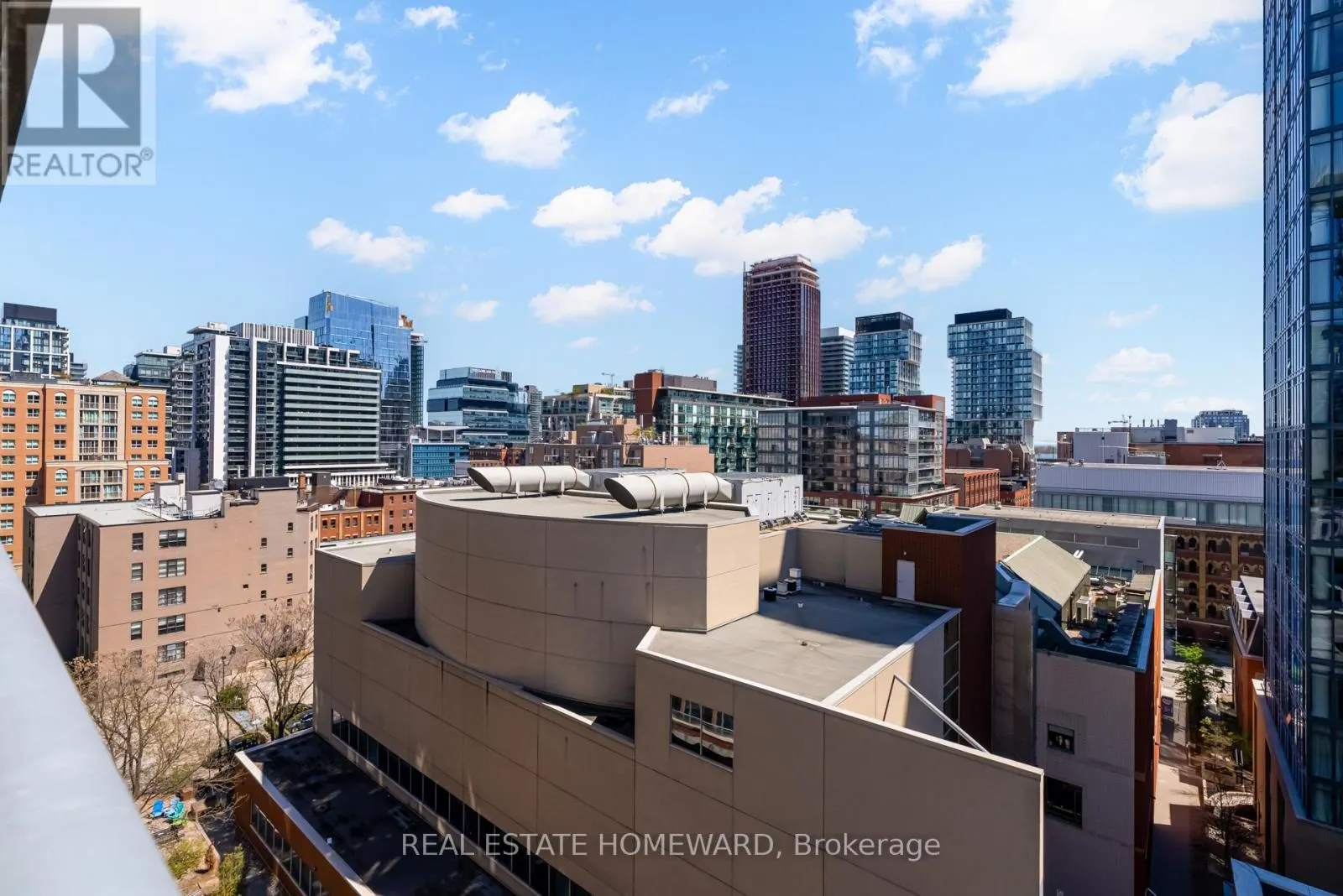 1004 - 255 RICHMOND STREET E