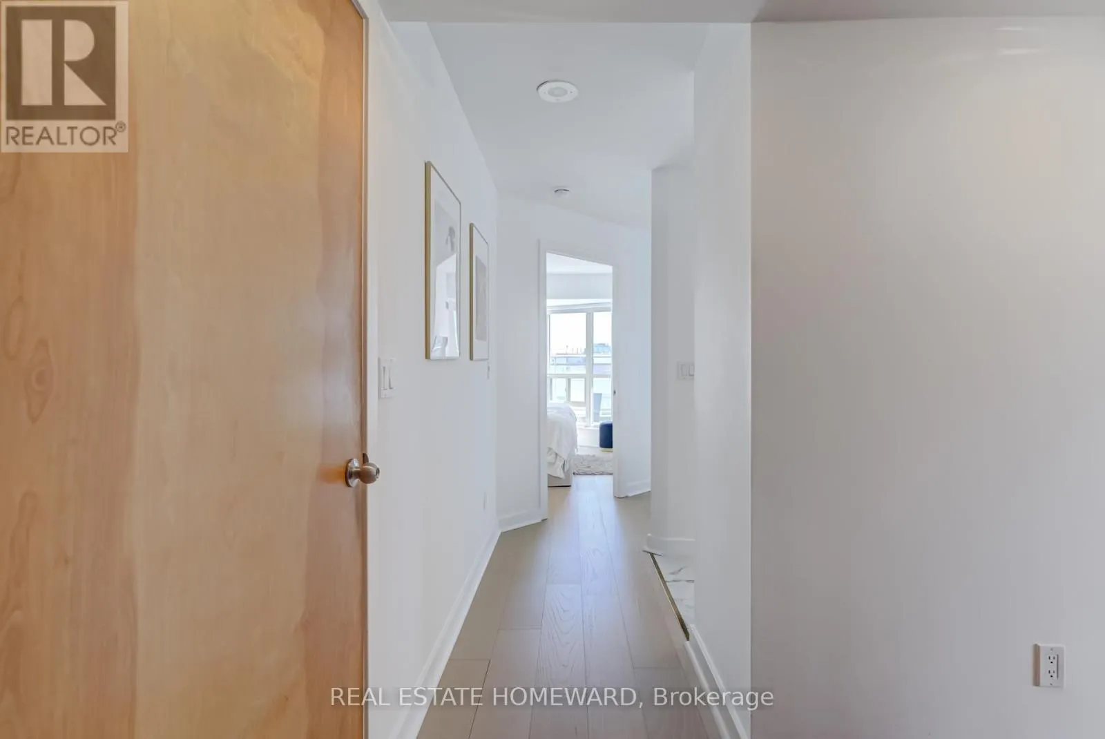 1004 - 255 RICHMOND STREET E