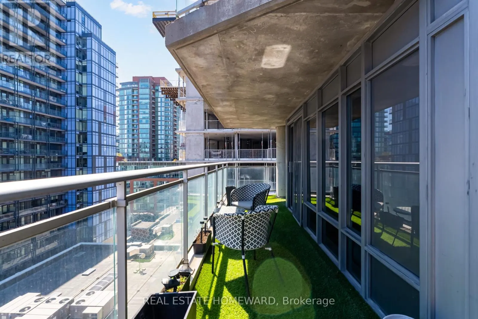 1004 - 255 RICHMOND STREET E