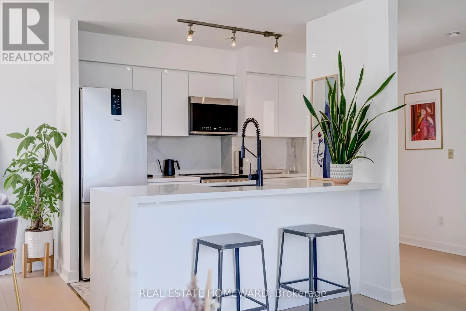 1004 - 255 RICHMOND STREET E