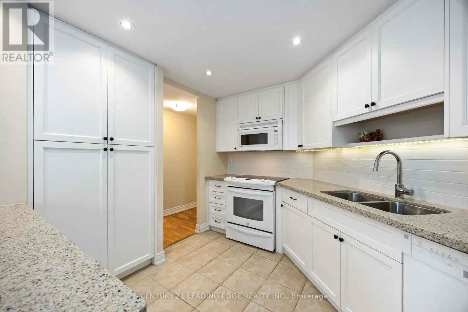 1806 - 131 BEECROFT ROAD
