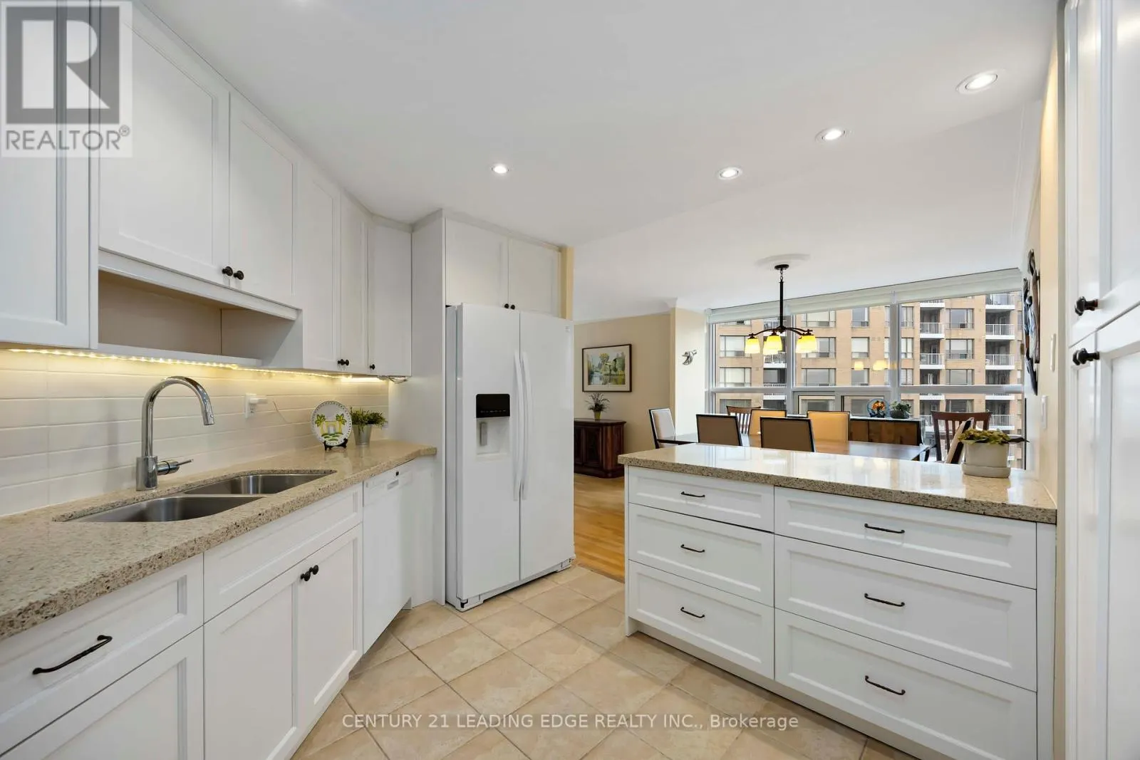 1806 - 131 BEECROFT ROAD