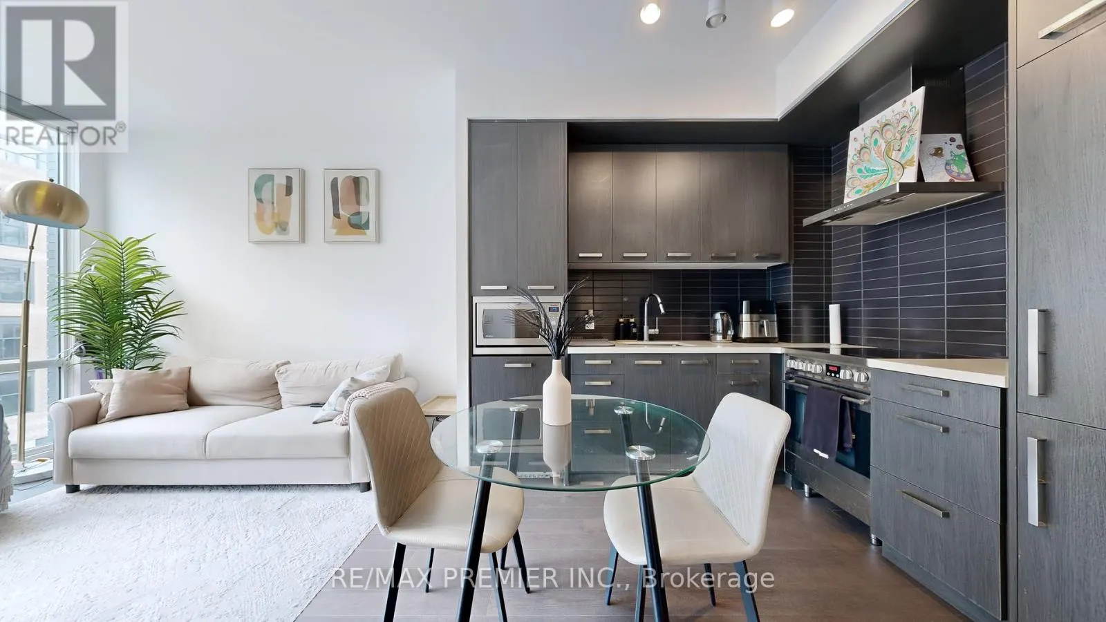 N410 - 455 FRONT STREET E