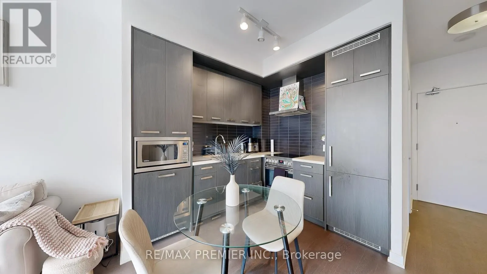 N410 - 455 FRONT STREET E