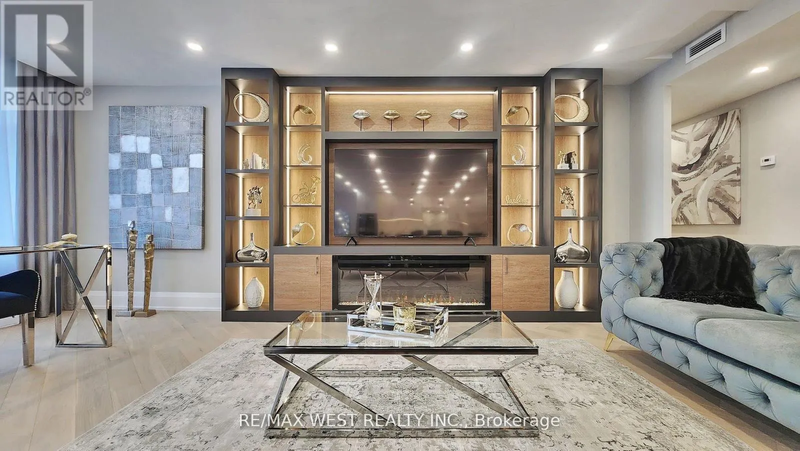 1403 - 900 YONGE STREET