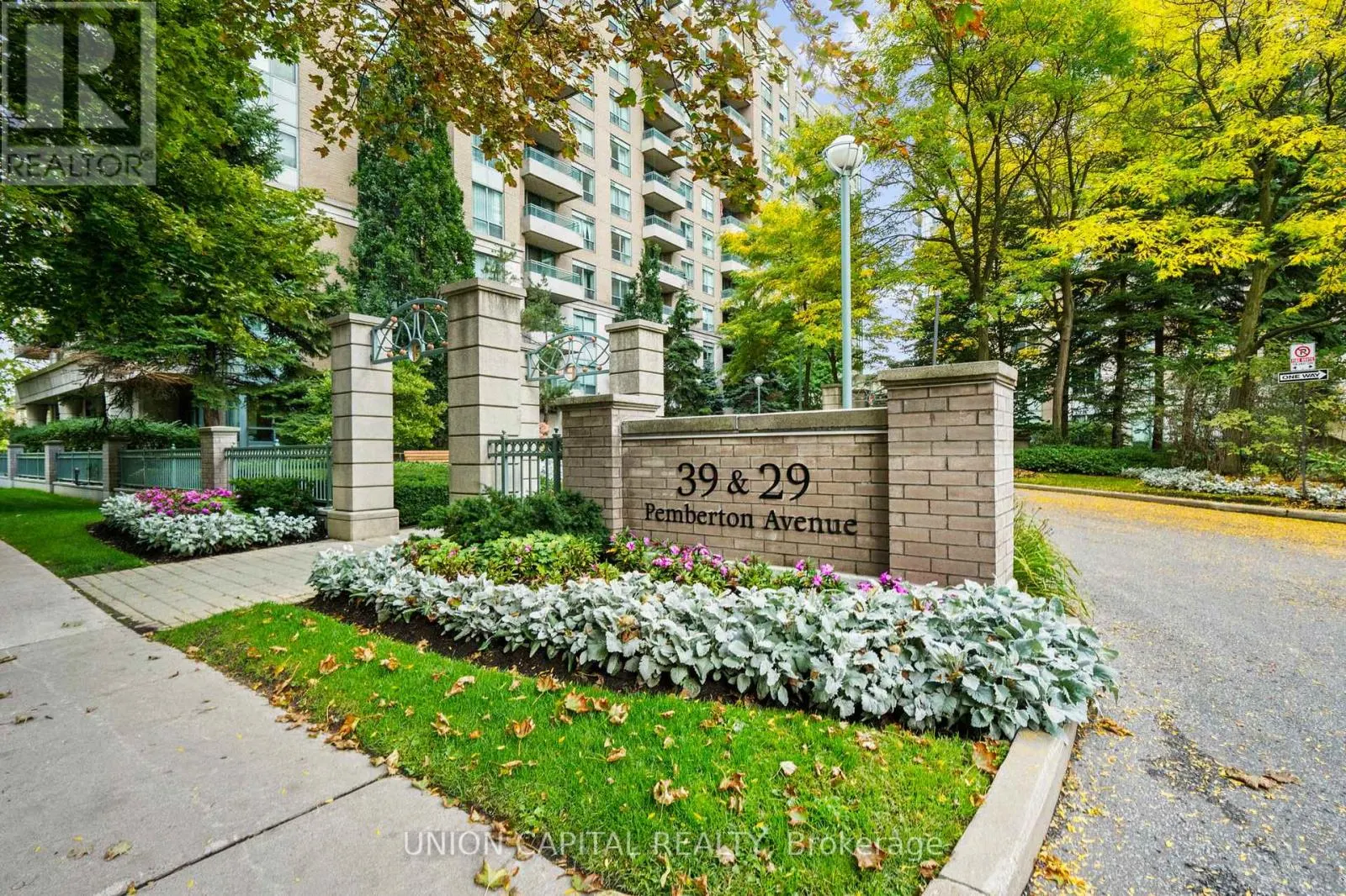 LPH17 - 39 PEMBERTON AVENUE