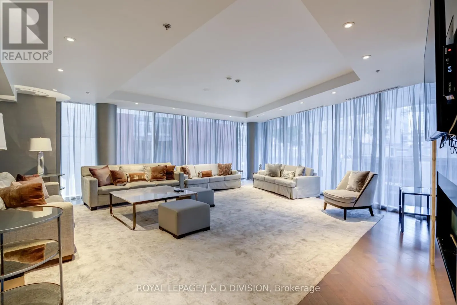 307 - 88 DAVENPORT ROAD